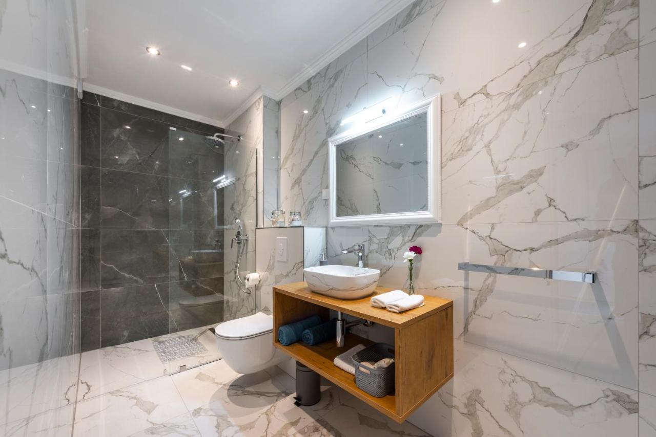Makris No 2 * Ragusa
